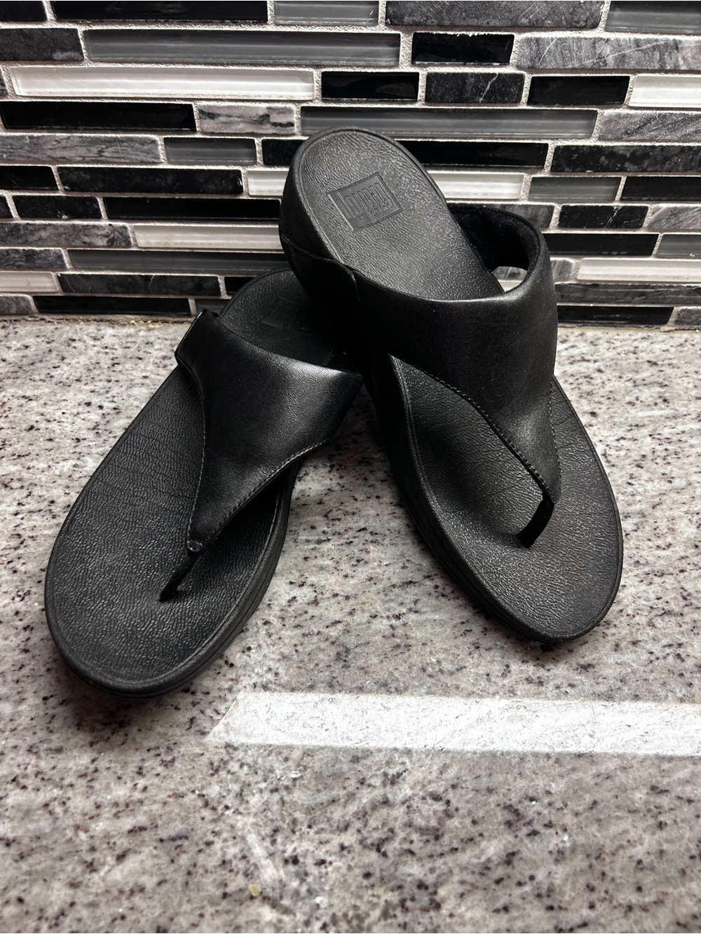 FitFlop Black Leather Thong Sandals size 9 - Picture 2 of 7